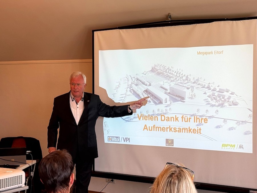 Prof. Dr. Oleg Retzer initiierte den Workshop zu Hochwasserschutz in Eitorf (Foto: Marvin Höweler)